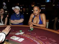 Christina Milian dekoncentrowała piersiami w kasynie